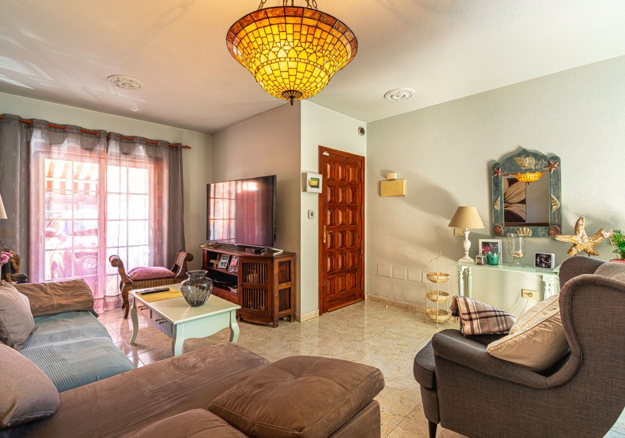Gran Pareado de esquina con gran jardín privado