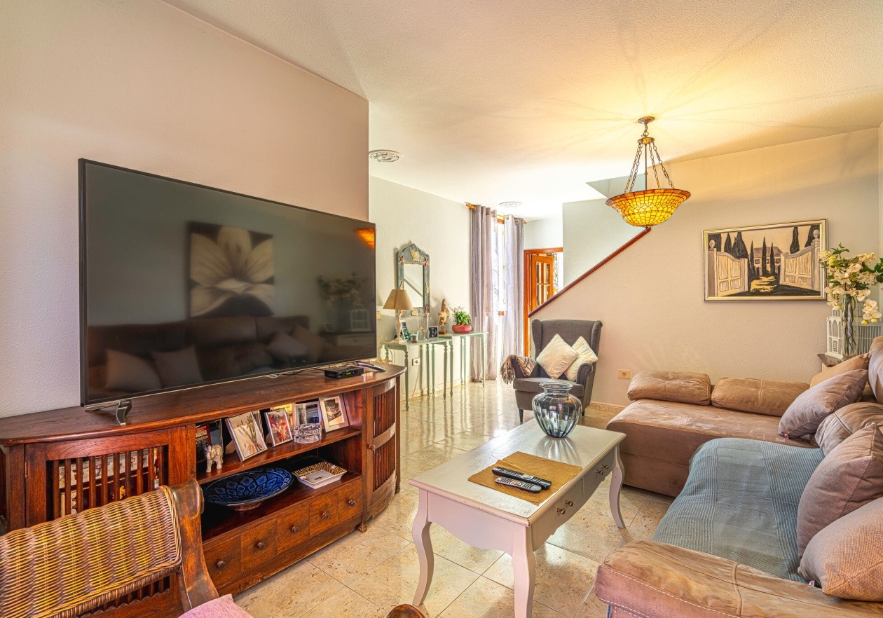 Gran Pareado de esquina con gran jardín privado