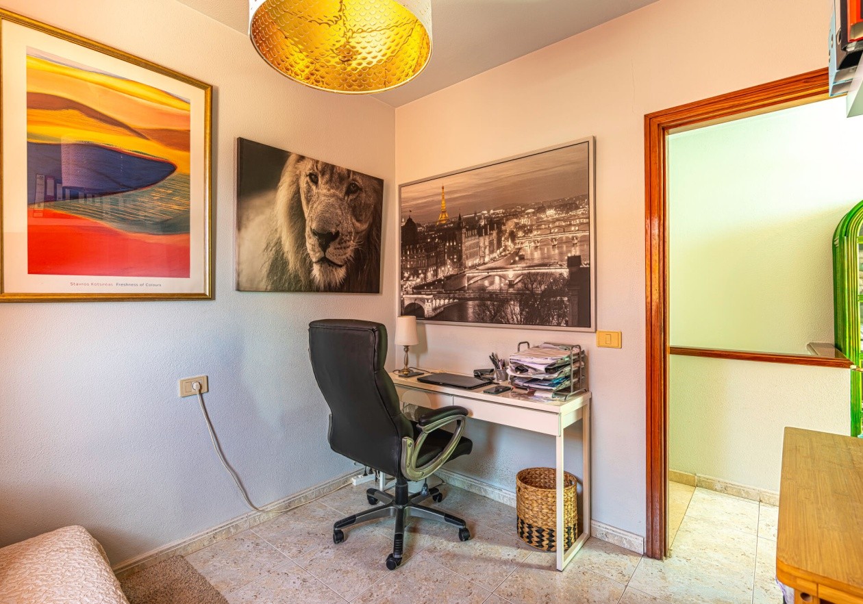 Gran Pareado de esquina con gran jardín privado