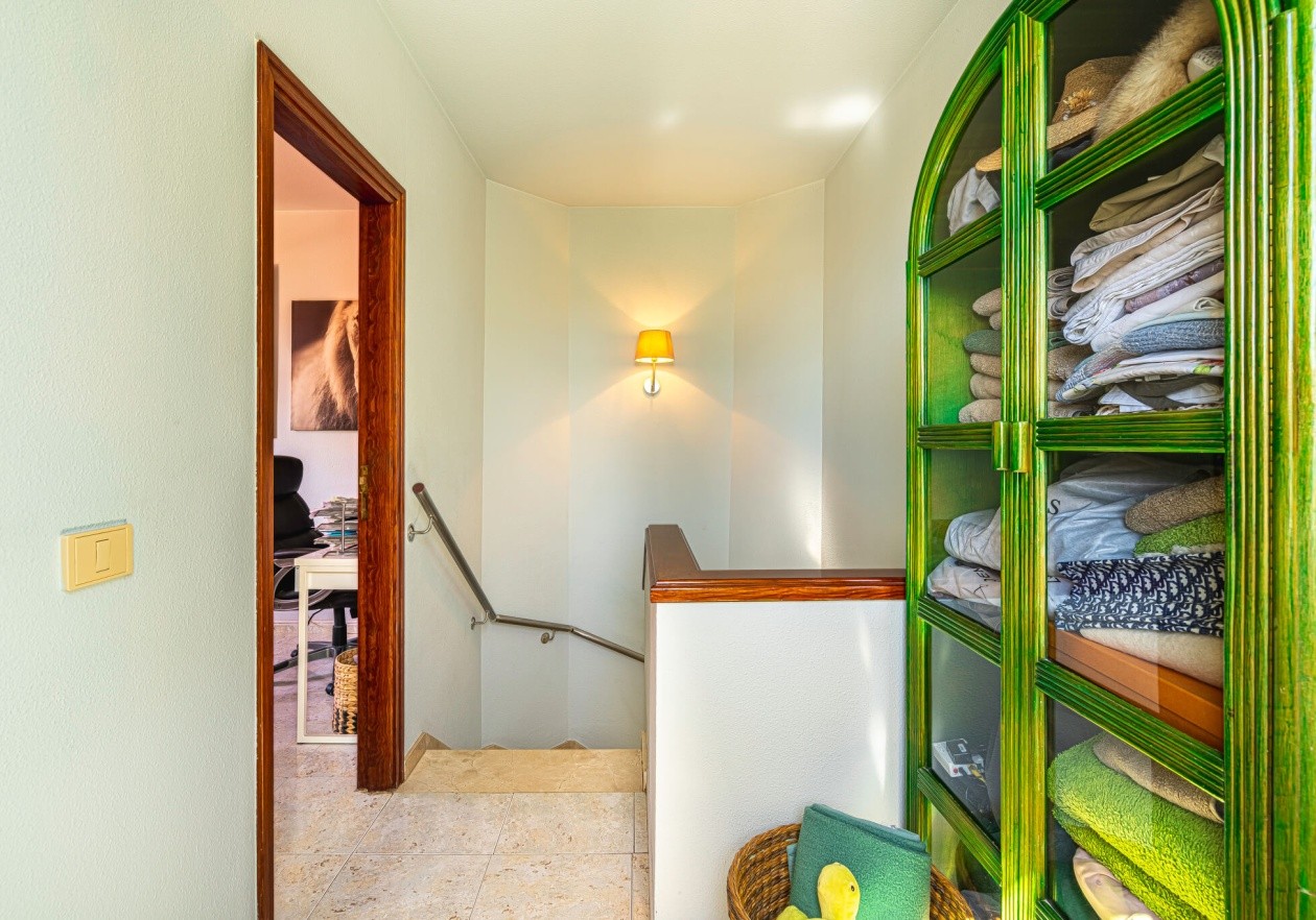 Gran Pareado de esquina con gran jardín privado