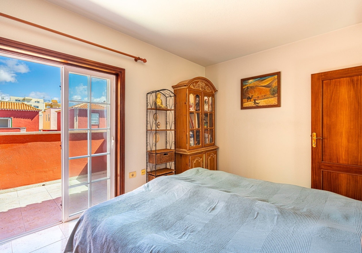 Gran Pareado de esquina con gran jardín privado