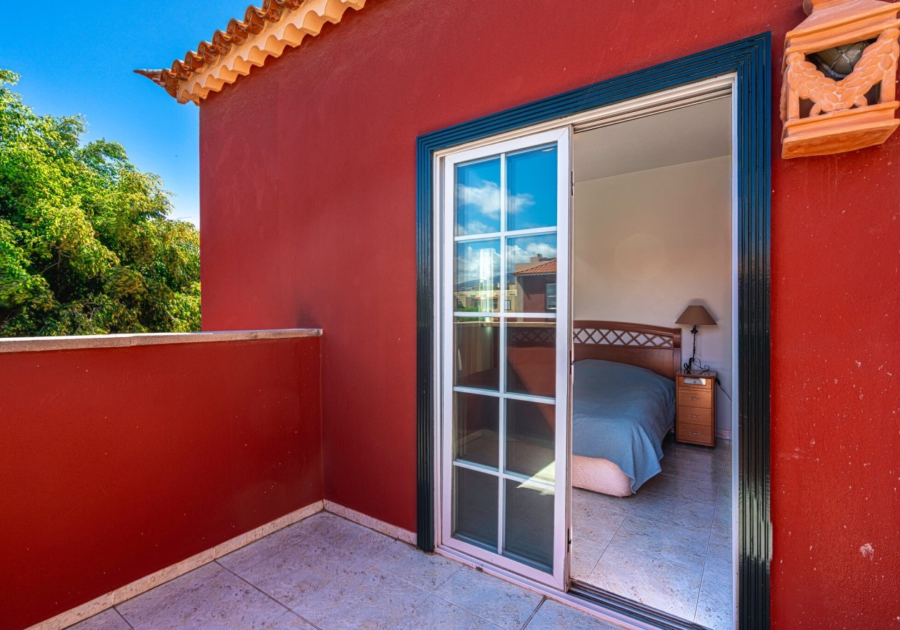 Gran Pareado de esquina con gran jardín privado