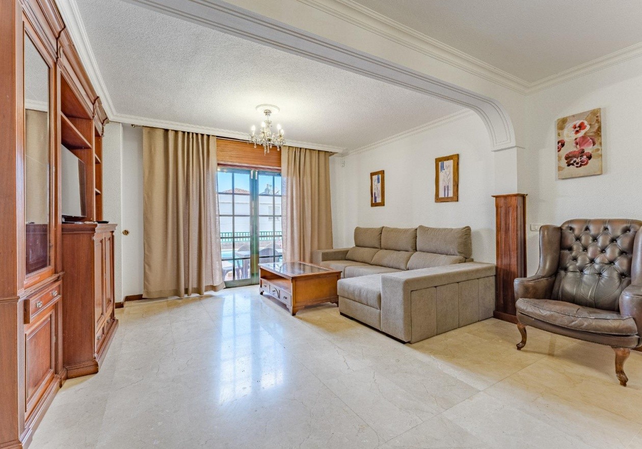 Exclusivo chalet de 3 dormitorios en Chayofa