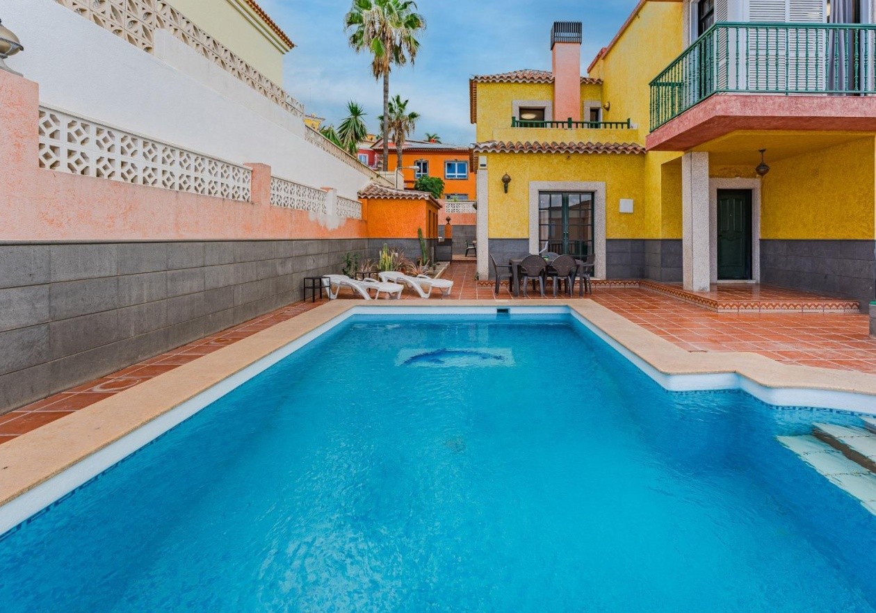 Exclusivo chalet de 3 dormitorios en Chayofa
