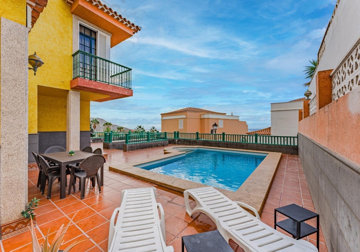 Exclusivo chalet de 3 dormitorios en Chayofa