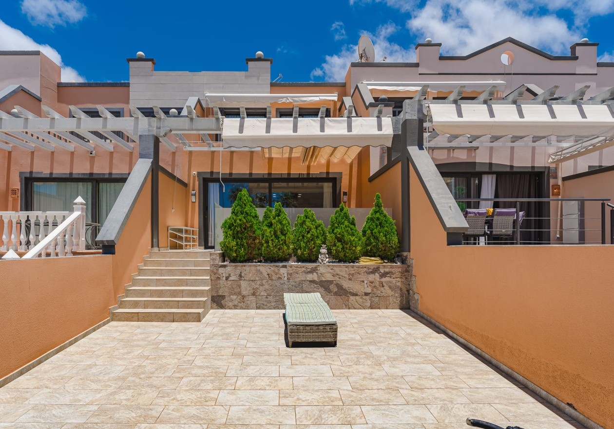 Exclusive seaside townhouse in La Caleta
