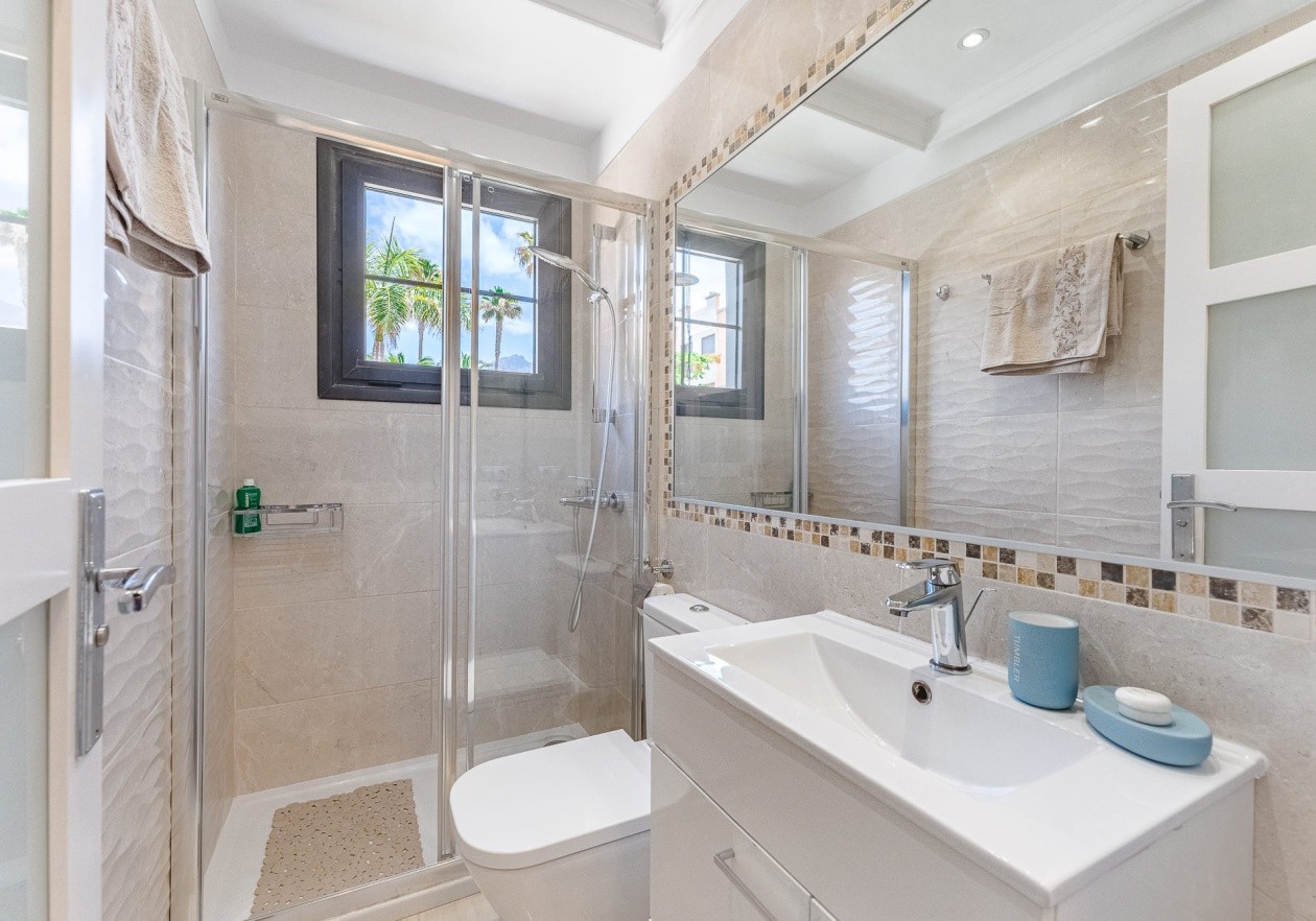 Exclusive seaside townhouse in La Caleta