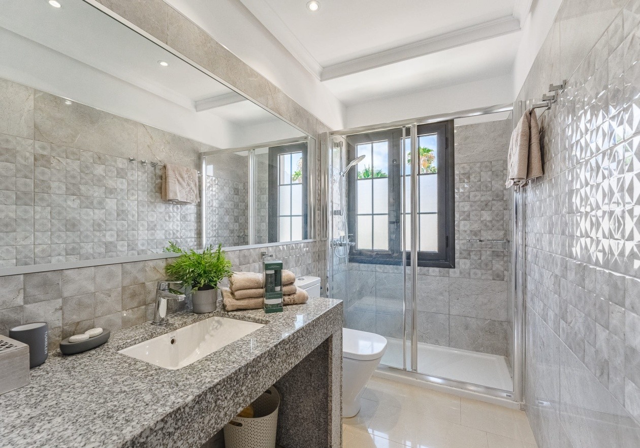 Exclusive seaside townhouse in La Caleta