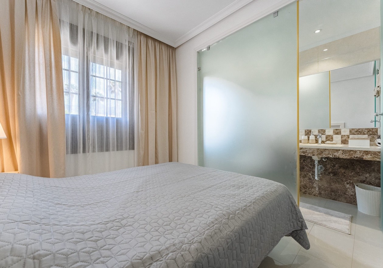 Exclusive seaside townhouse in La Caleta
