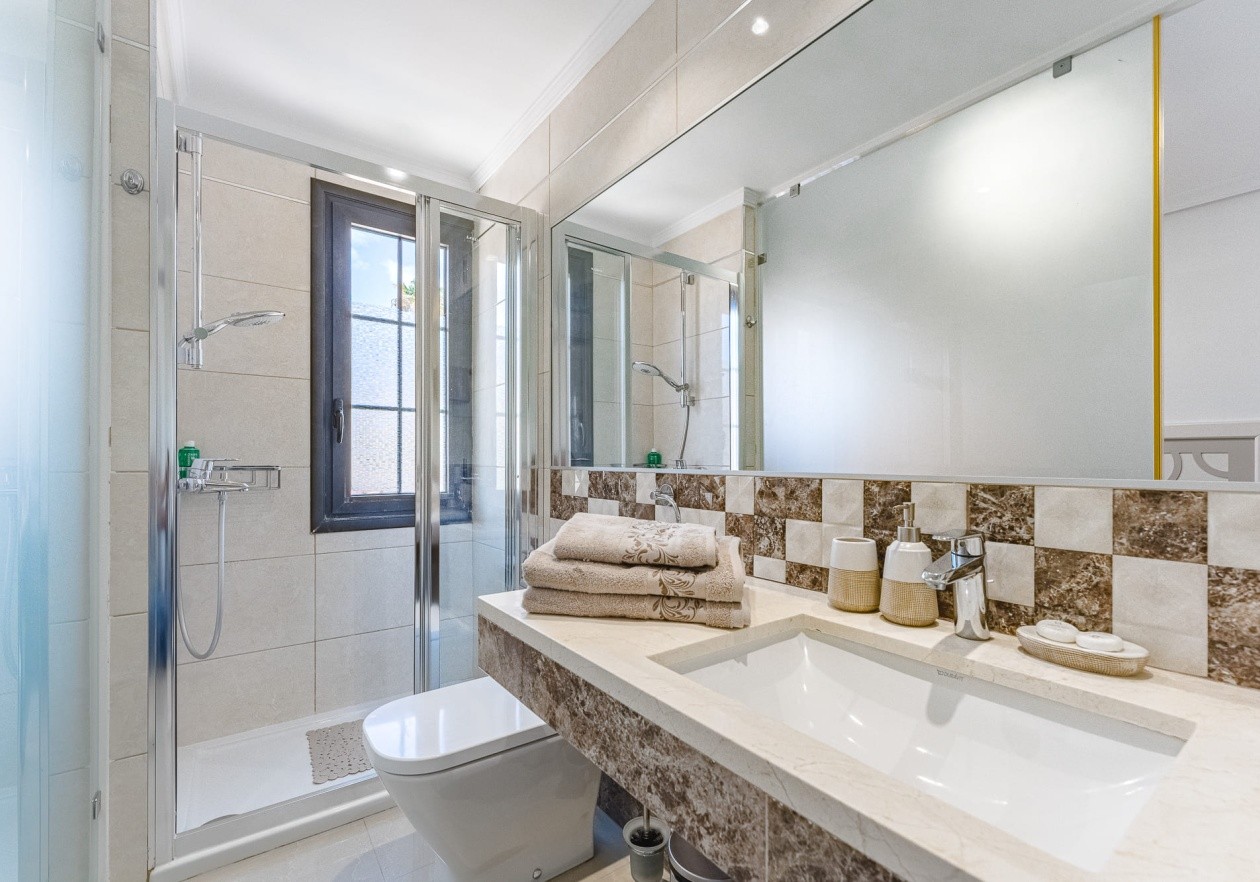 Exclusive seaside townhouse in La Caleta