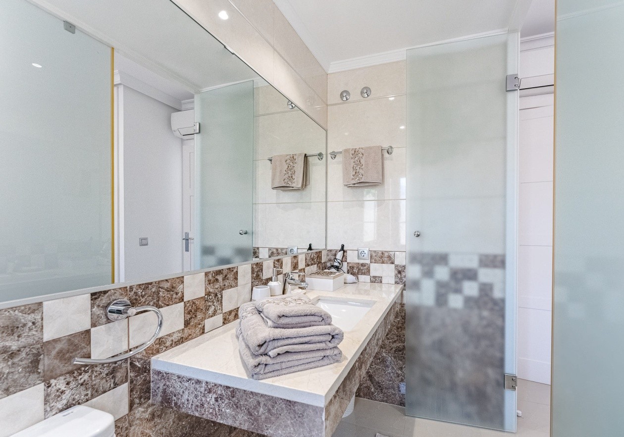 Exclusive seaside townhouse in La Caleta