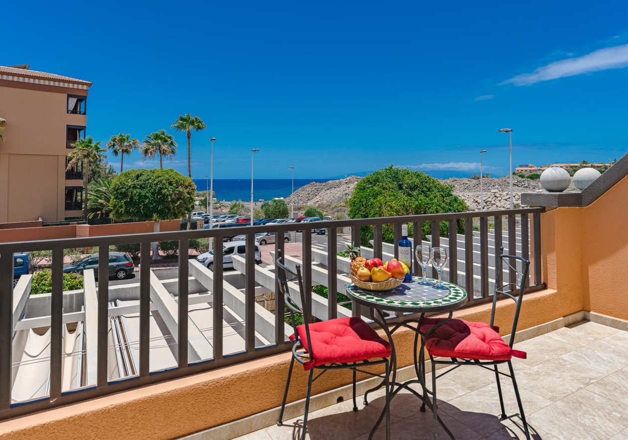 Exclusive seaside townhouse in La Caleta