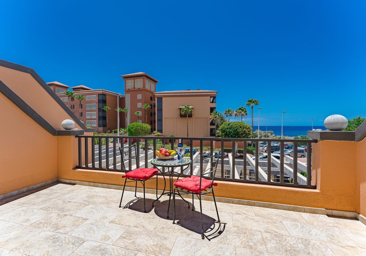 Exclusive seaside townhouse in La Caleta