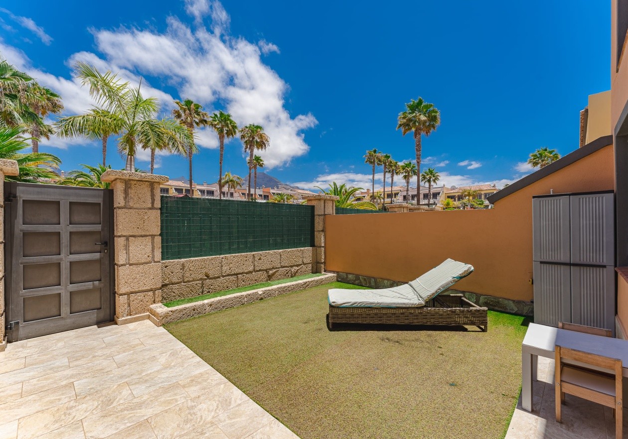 Exclusive seaside townhouse in La Caleta