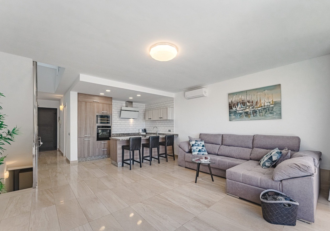 Exclusive seaside townhouse in La Caleta