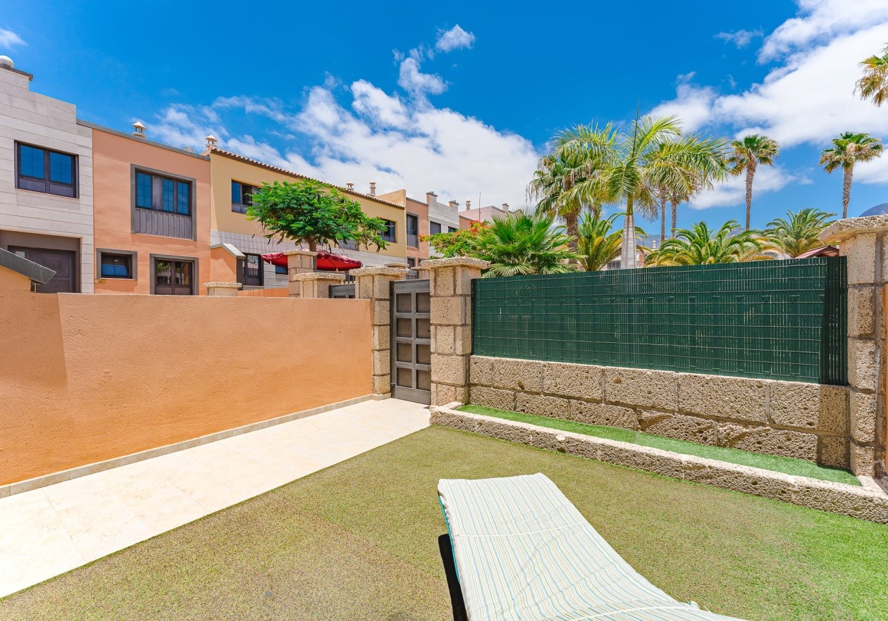 Exclusive seaside townhouse in La Caleta