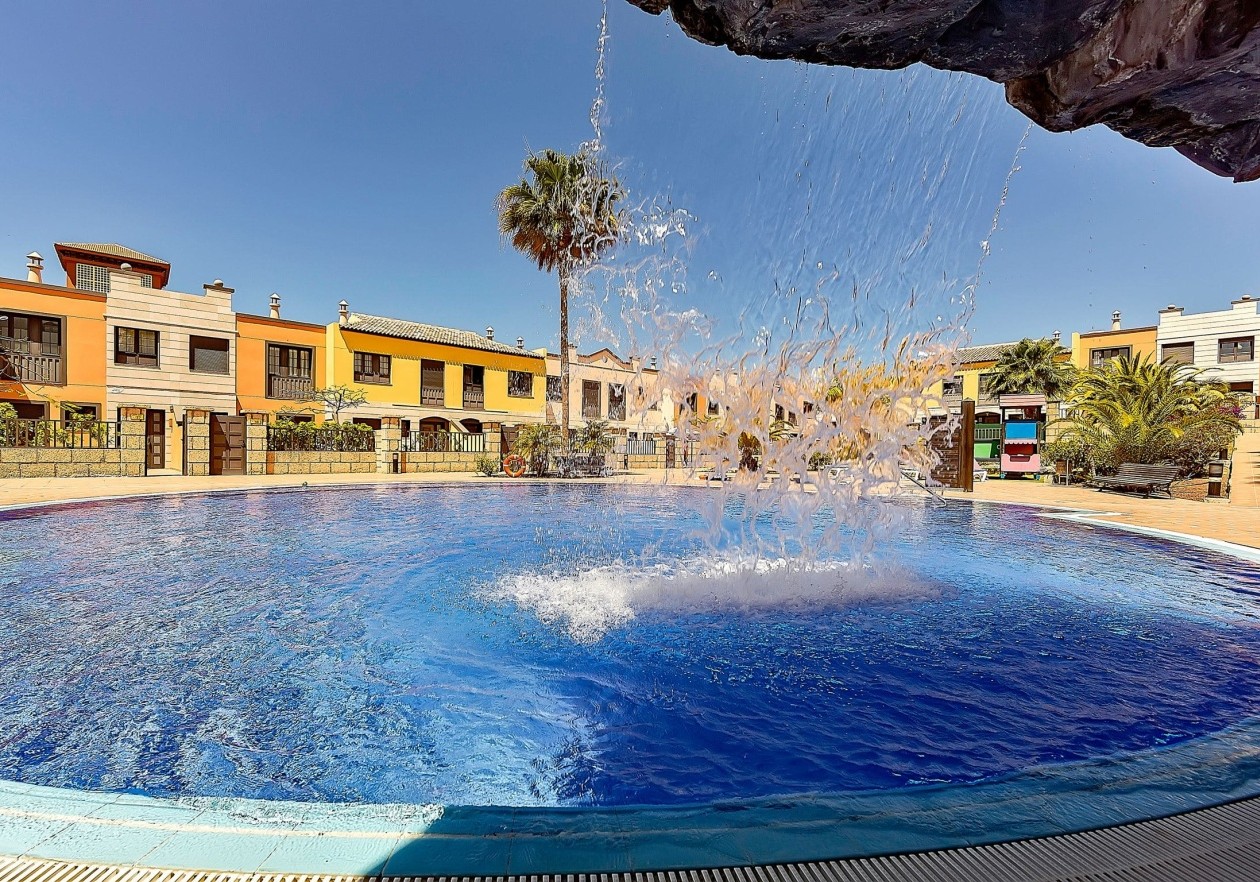Exclusive seaside townhouse in La Caleta