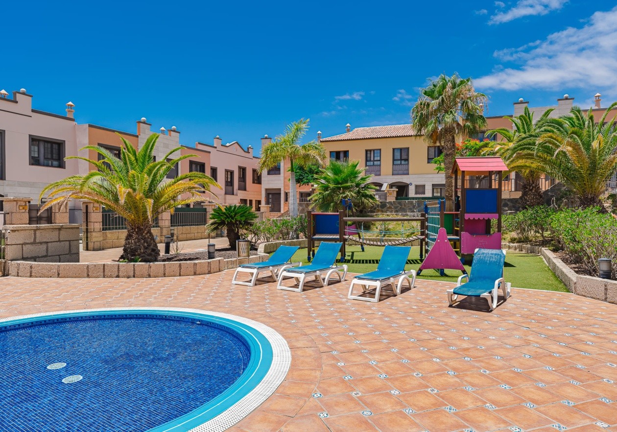 Exclusive seaside townhouse in La Caleta