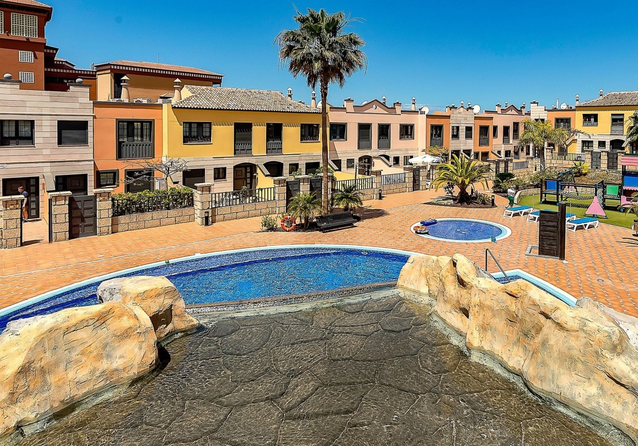 Exclusive seaside townhouse in La Caleta
