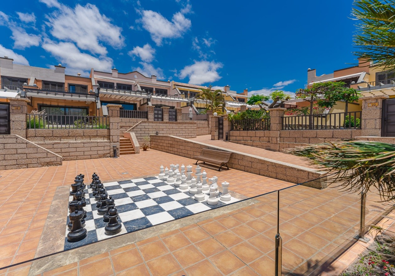 Exclusive seaside townhouse in La Caleta