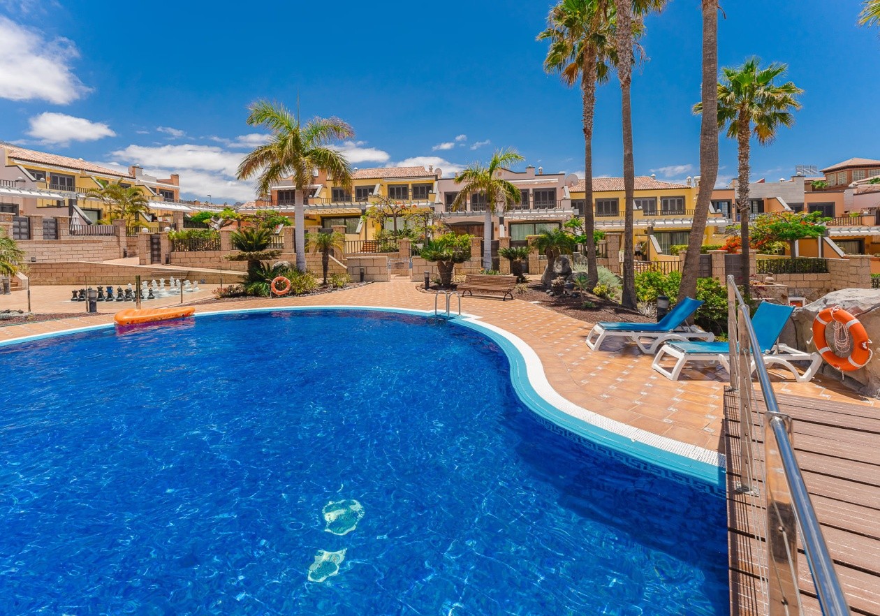 Exclusive seaside townhouse in La Caleta