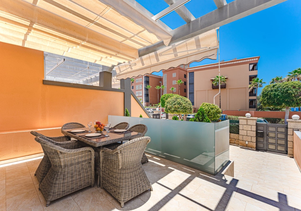 Exclusive seaside townhouse in La Caleta