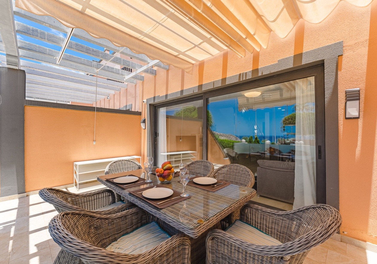 Exclusive seaside townhouse in La Caleta