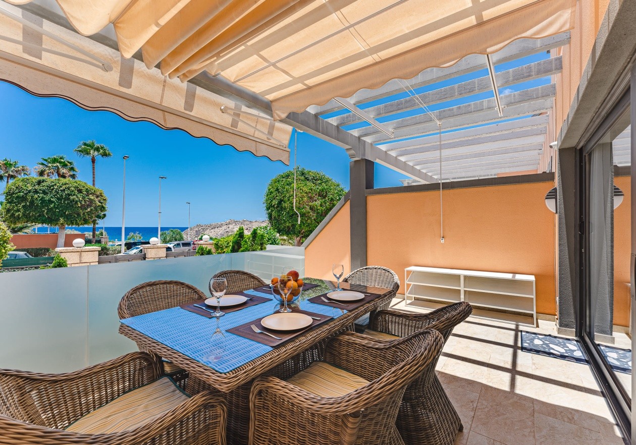 Exclusive seaside townhouse in La Caleta