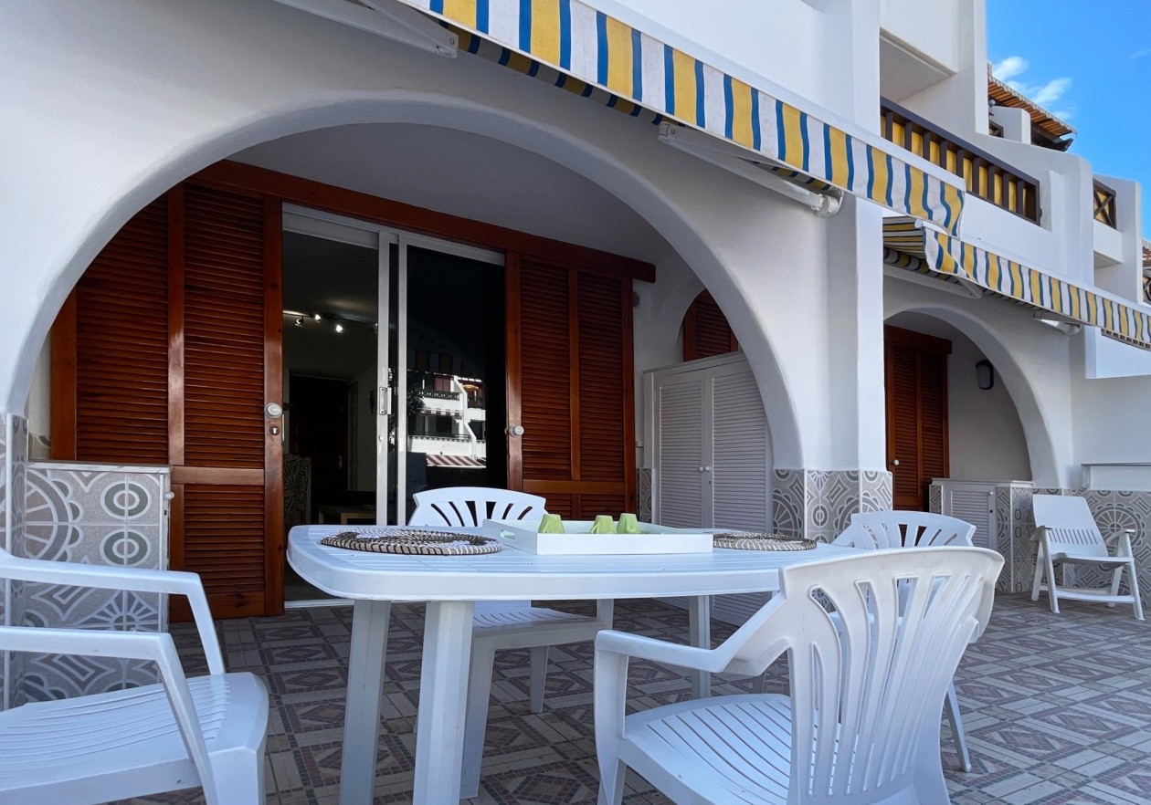 Apartamento de 2 dormitorios  con terraza - Parque Santiago III