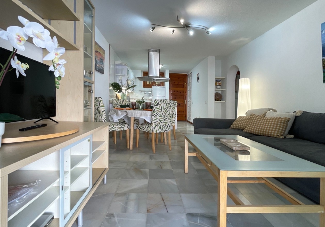 Apartamento de 2 dormitorios  con terraza - Parque Santiago III