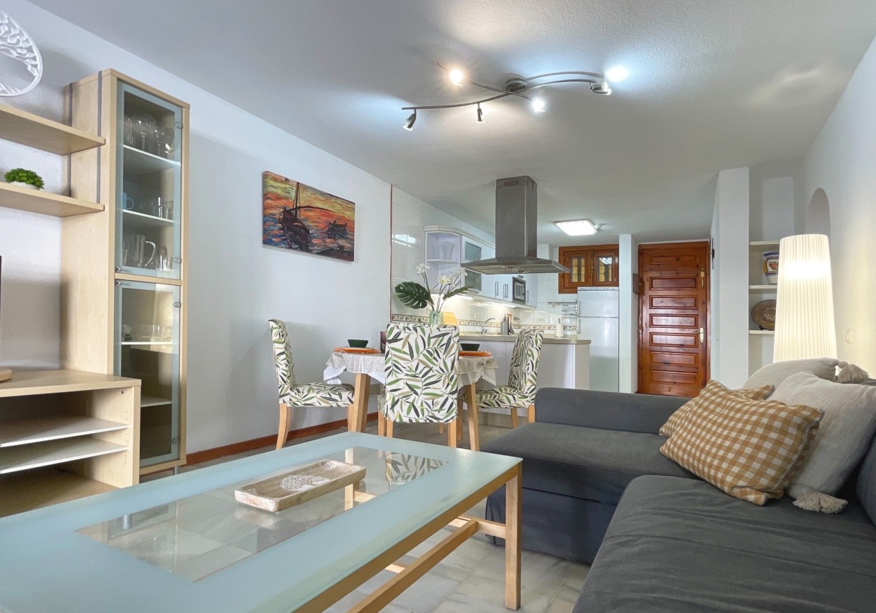 Apartamento de 2 dormitorios  con terraza - Parque Santiago III