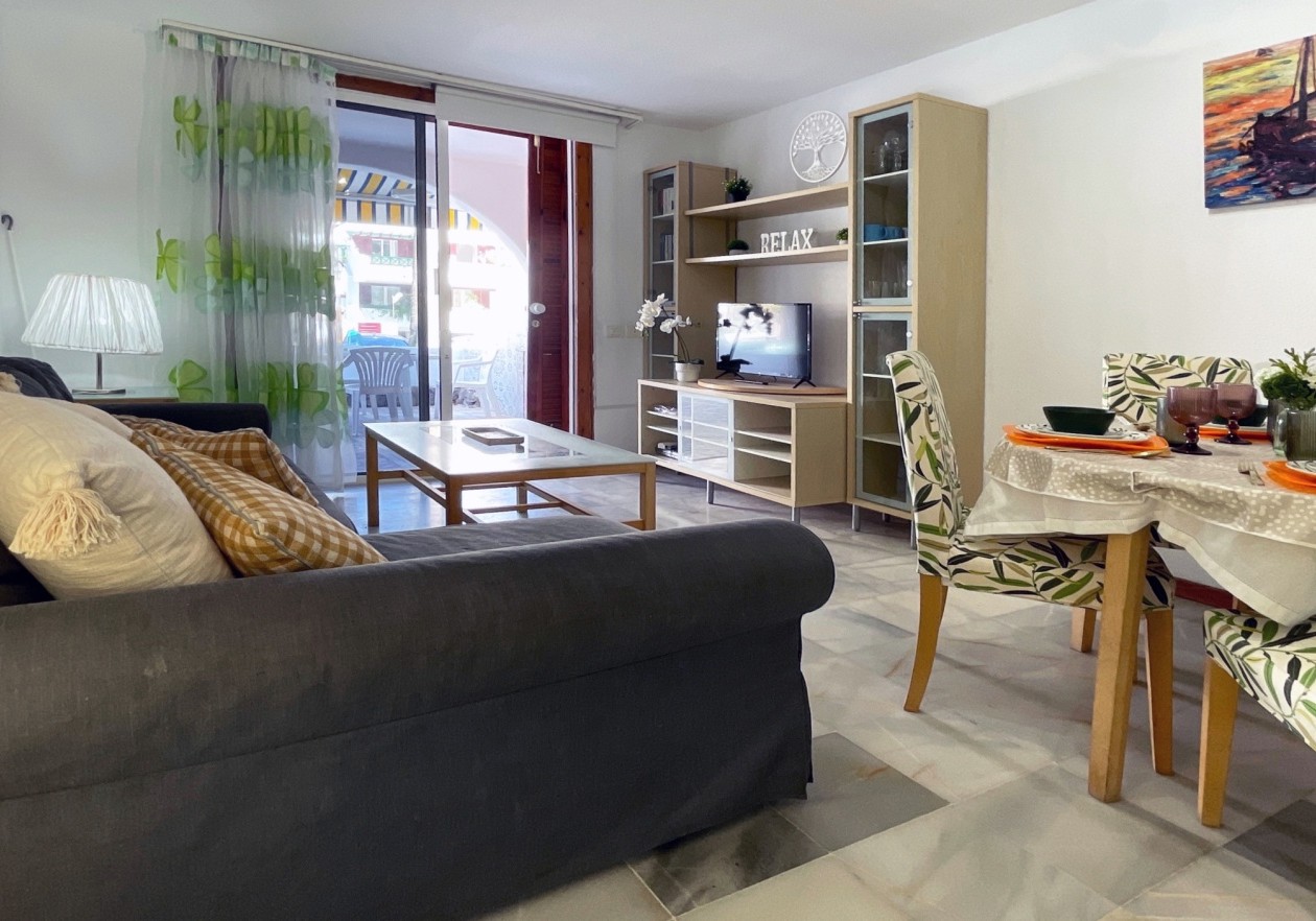 Apartamento de 2 dormitorios  con terraza - Parque Santiago III