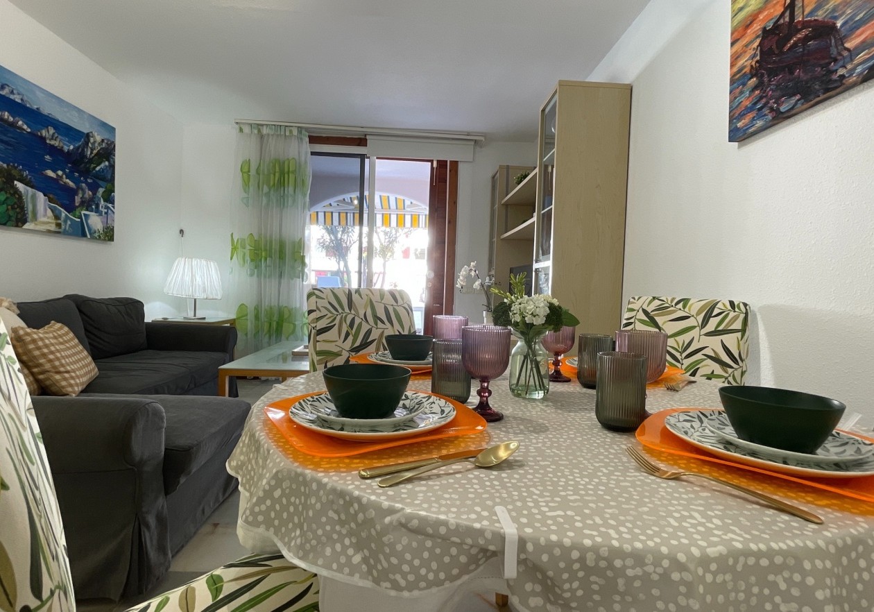 Apartamento de 2 dormitorios  con terraza - Parque Santiago III