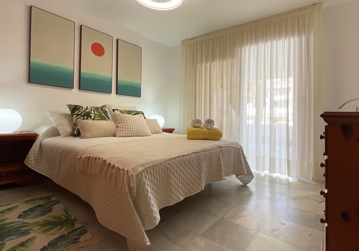Apartamento de 2 dormitorios  con terraza - Parque Santiago III
