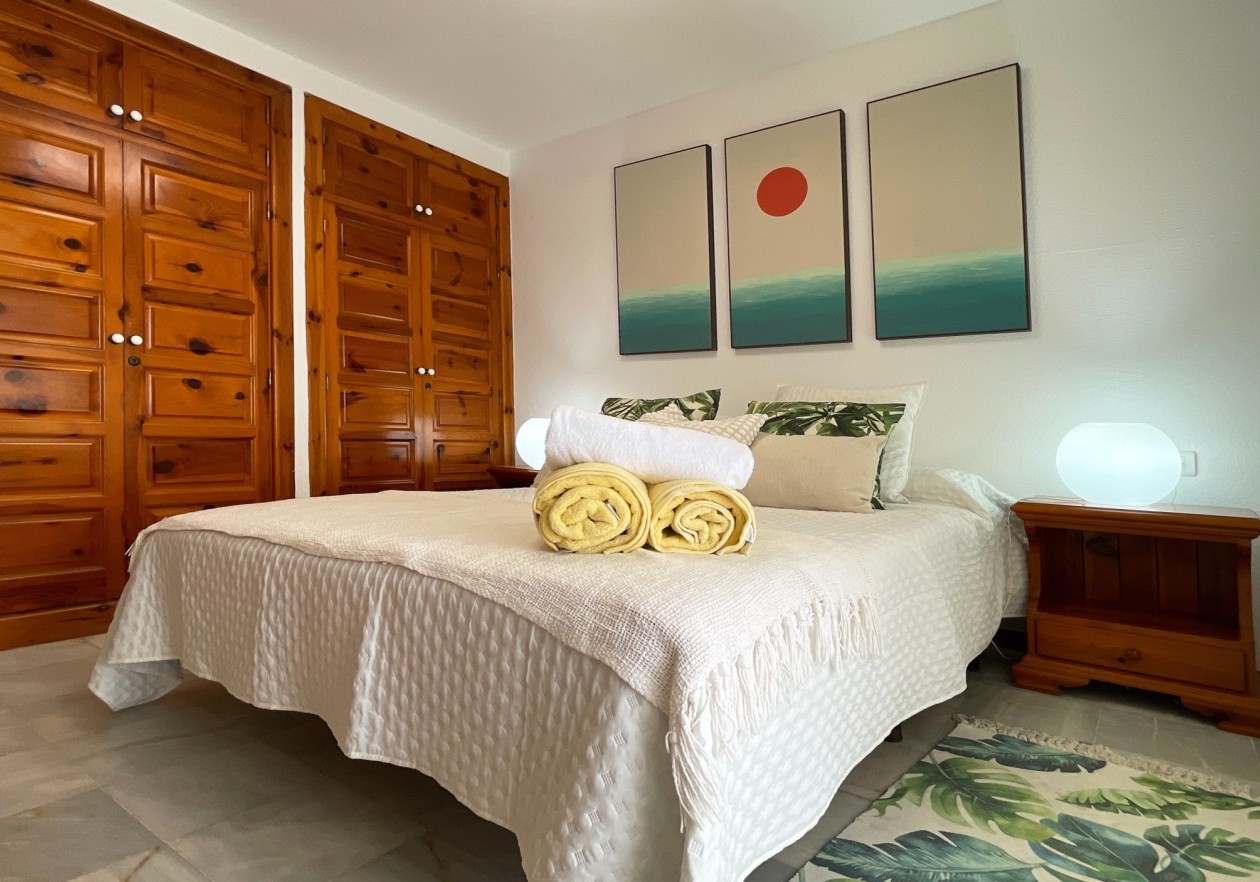Apartamento de 2 dormitorios  con terraza - Parque Santiago III