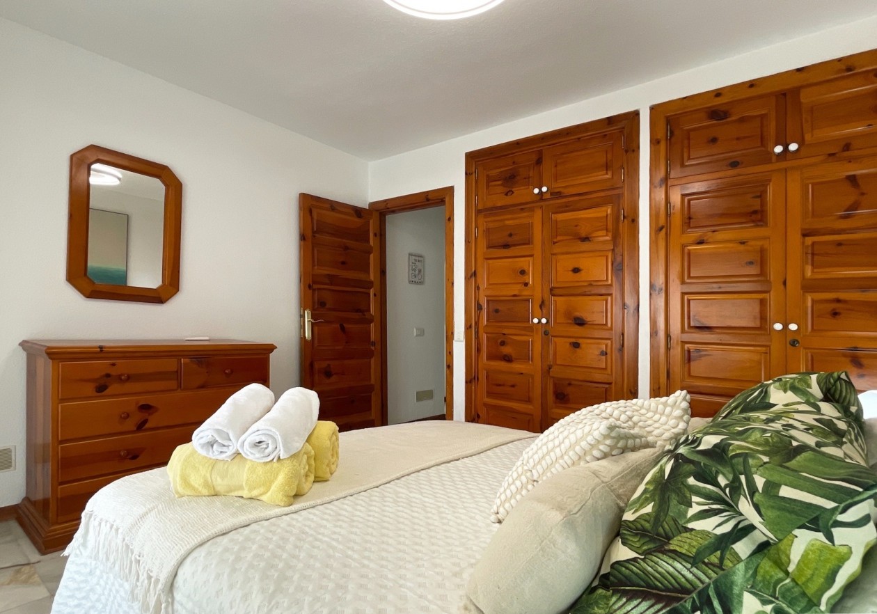 Apartamento de 2 dormitorios  con terraza - Parque Santiago III