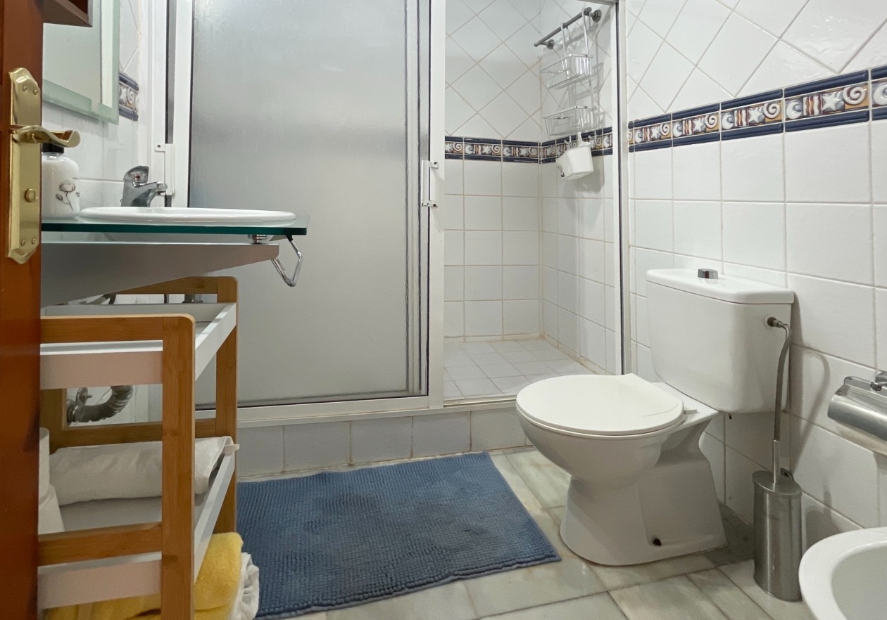 Apartamento de 2 dormitorios  con terraza - Parque Santiago III