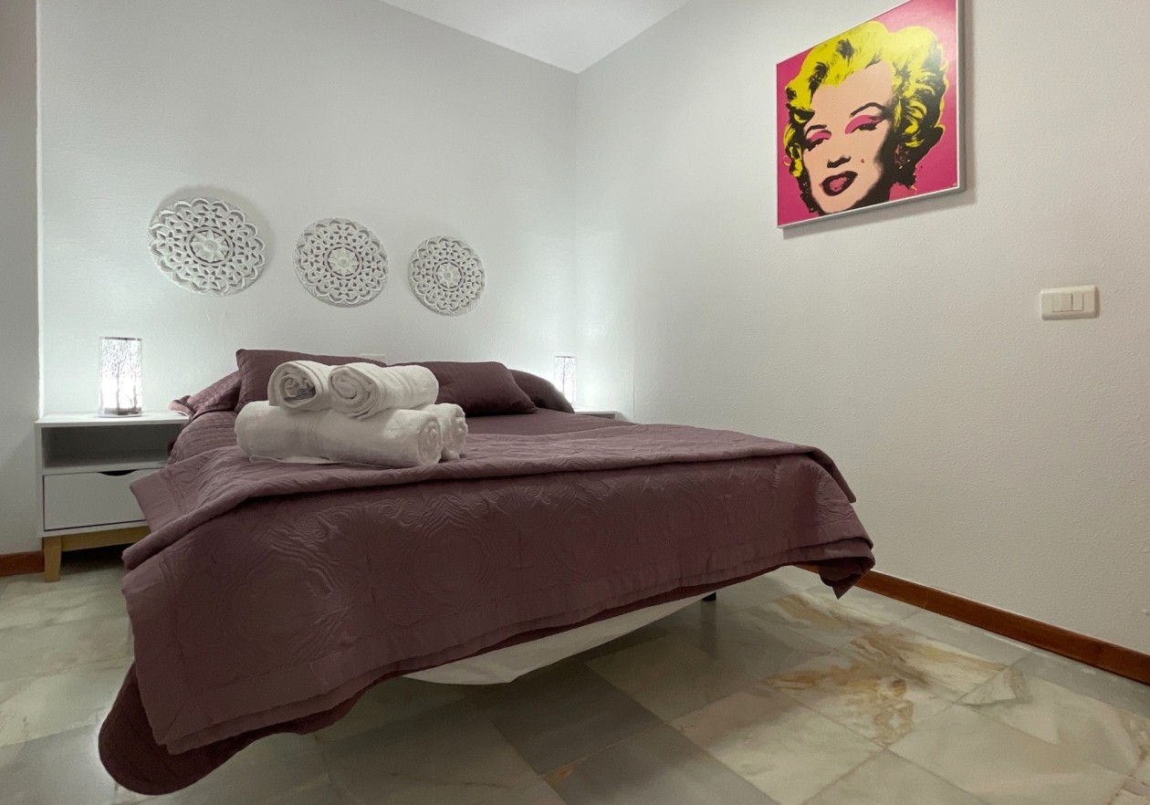 Apartamento de 2 dormitorios  con terraza - Parque Santiago III