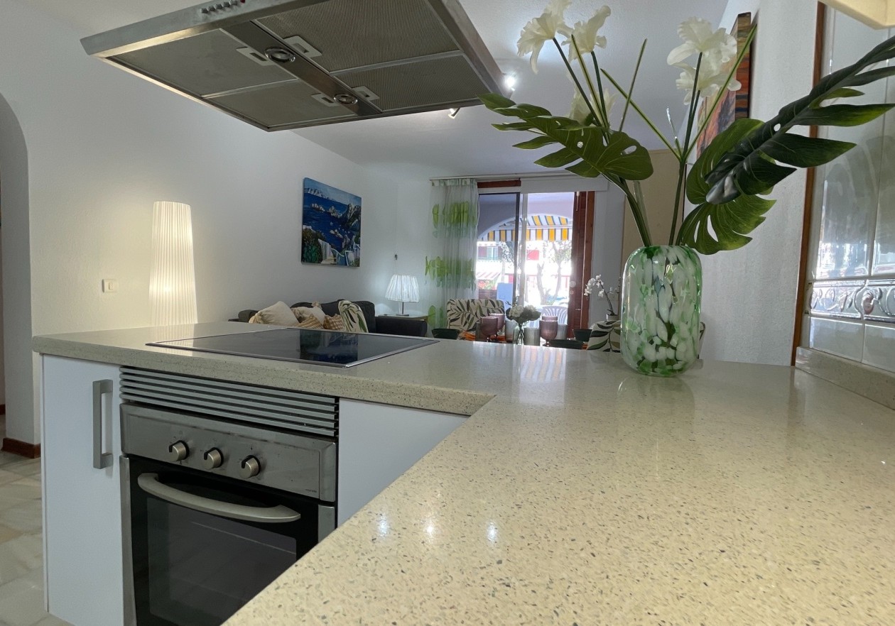 Apartamento de 2 dormitorios  con terraza - Parque Santiago III